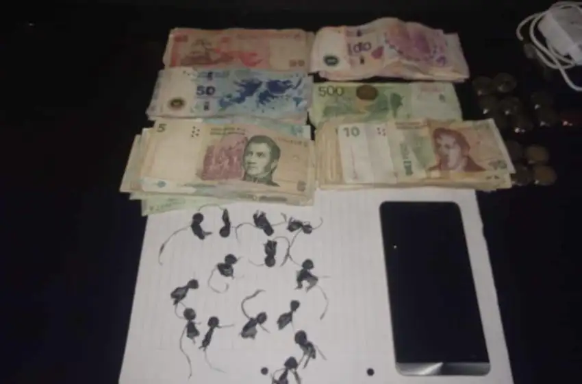 Interceptaron un taxi y descubrieron que el pasajero tenía cocaína