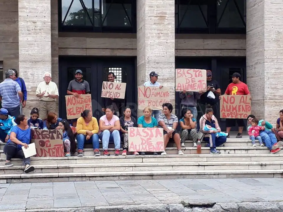 Movimientos sociales rechazaron el tarifazo del boleto de colectivo