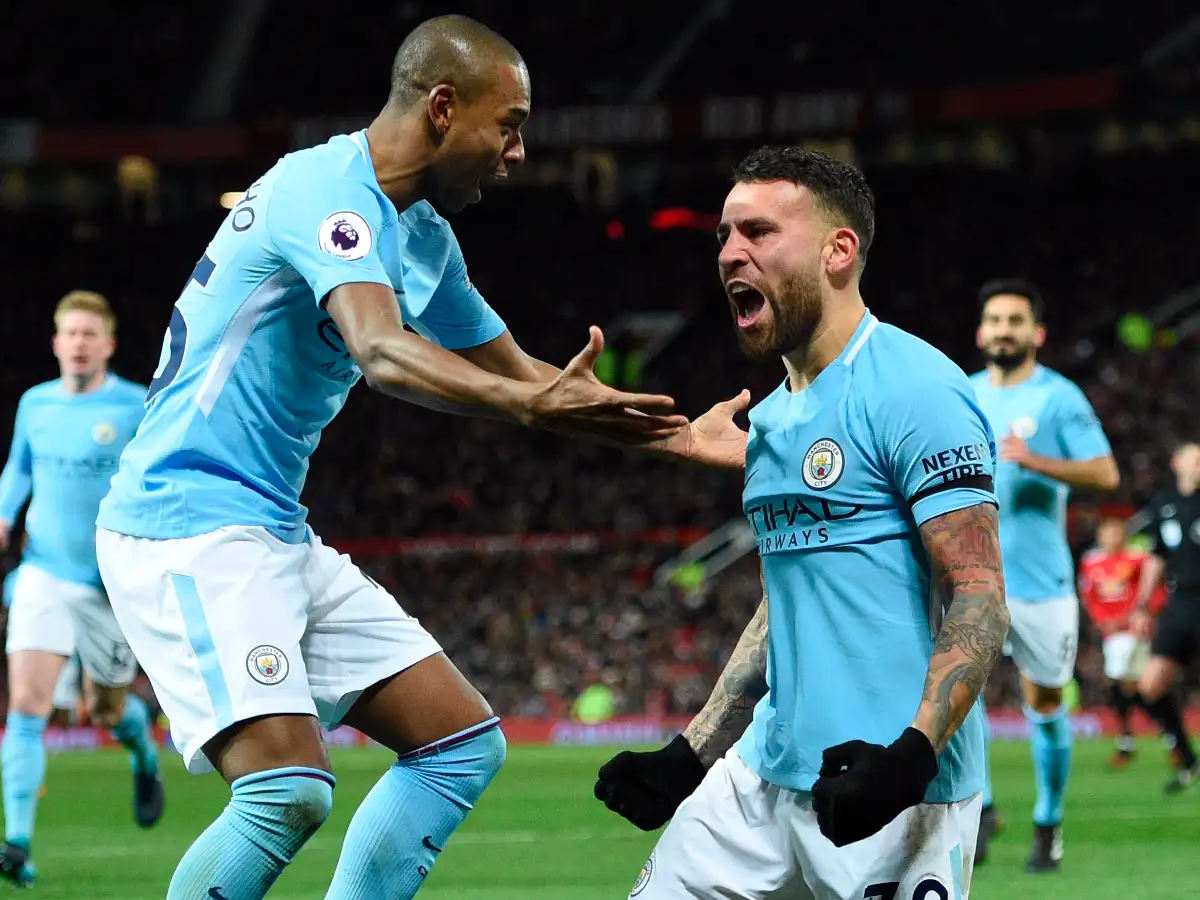 Otamendi definió el clásico de Manchester