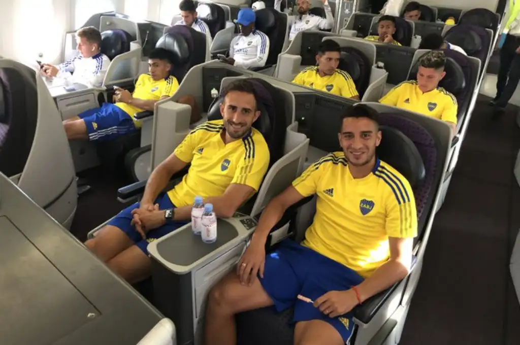 Boca partió hacia Arabia Saudita para enfrentar a Barcelona