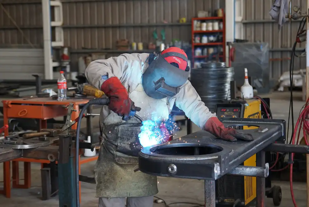 Son 276.624 puestos de trabajo y 19.164 empresas menos desde la asunción de Milei.