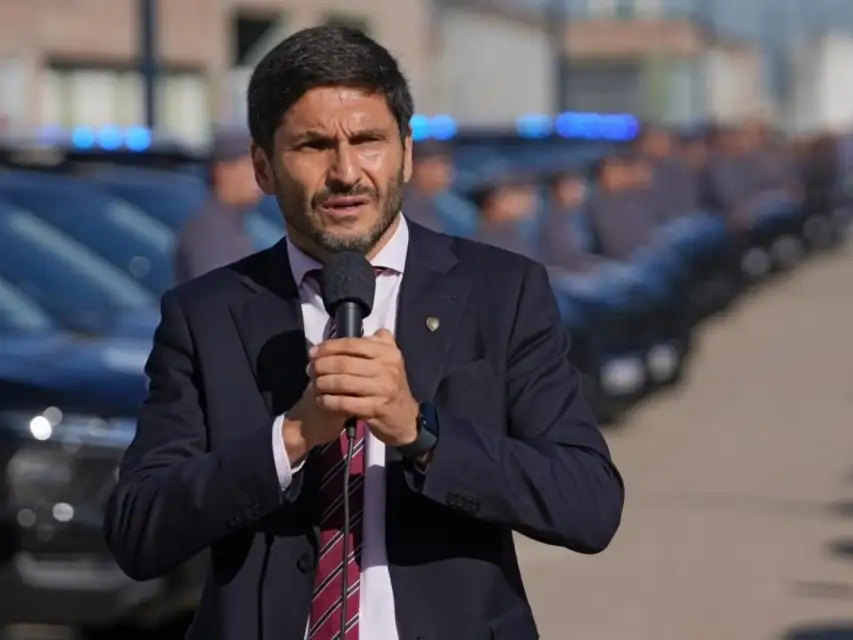 “En lo que va de 2026 se registran 16 homicidios en toda la provincia, frente a los 86 contabilizados en el mismo período de 2023”, comparó el gobernador.