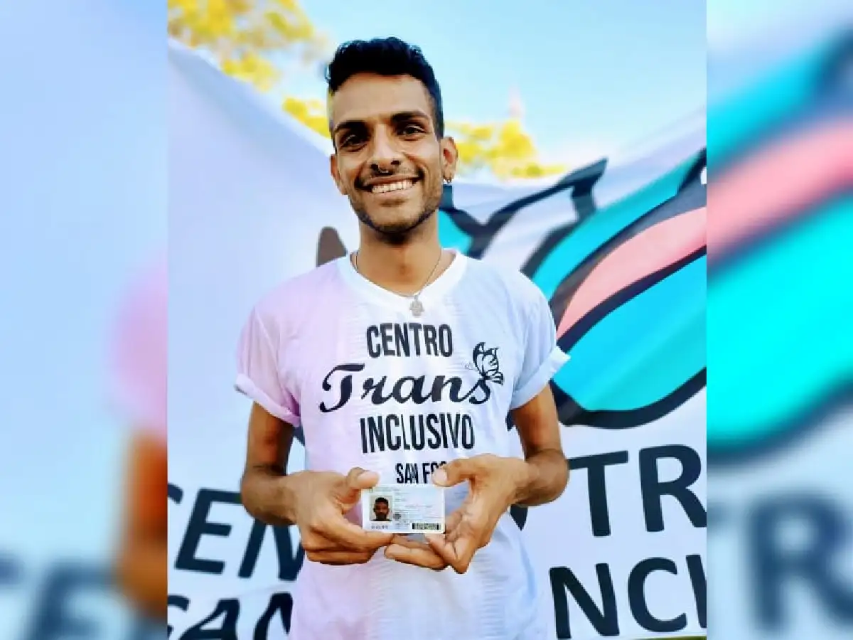 Alex, el primer sanfrancisqueño en recibir el DNI no binario