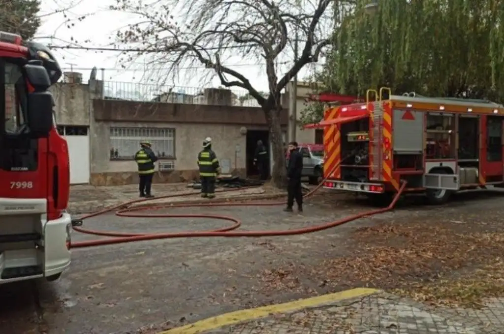 Rosario: un joven rescató a sus hermanitos de un incendio