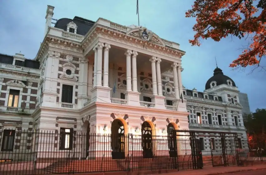 Gobierno bonaerense y estatales vuelven a discutir aumentos salariales mañana