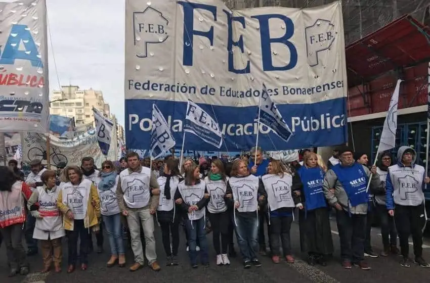 Denuncian "intimaciones" a docentes que se sumaron al paro nacional