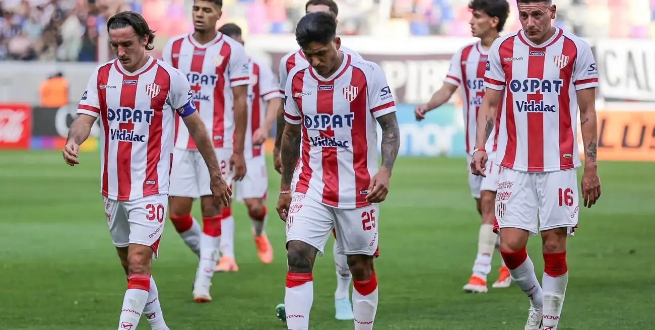 Unión jugó mal, perdió 3 a 1, y se quedó sin el primer lugar en la zona. Foto: Joaquín Camiletti