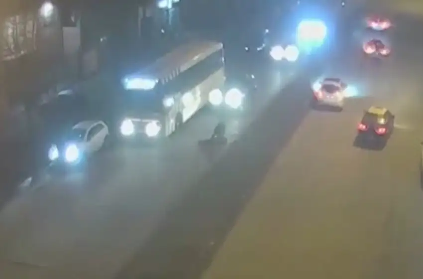 La Justicia difunde imágenes para dar con un automovilista que atropelló a una persona involucrada en un robo