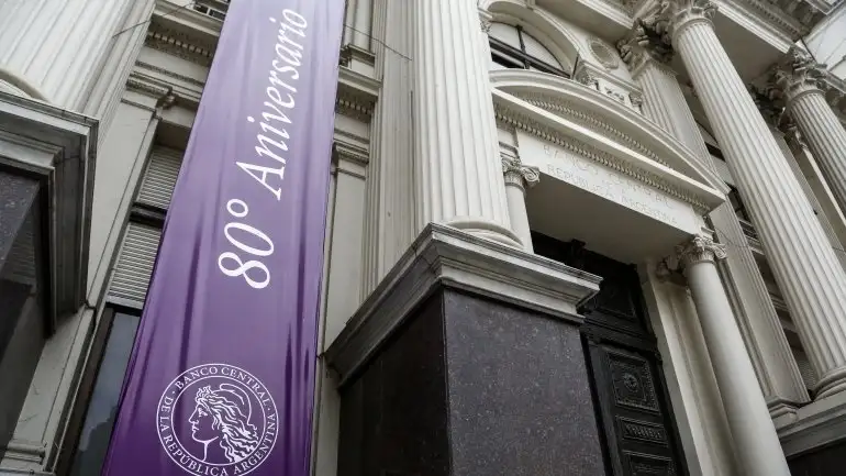 Las reservas del Banco Central caen casi 900 millones de dólares en noviembre