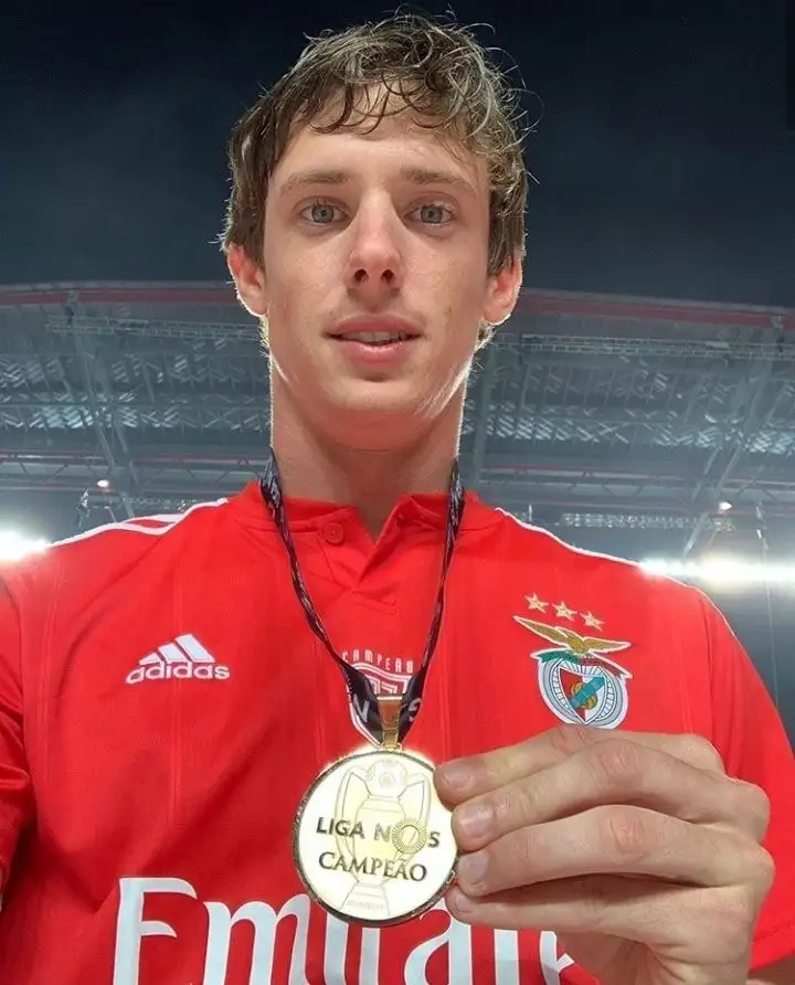 El festejo del Flaco Conti por el título en Benfica