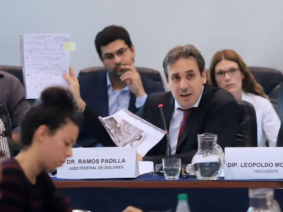 En el Congreso, Ramos Padilla  dijo que investiga "una red de  espionaje ilegal de magnitudes"	