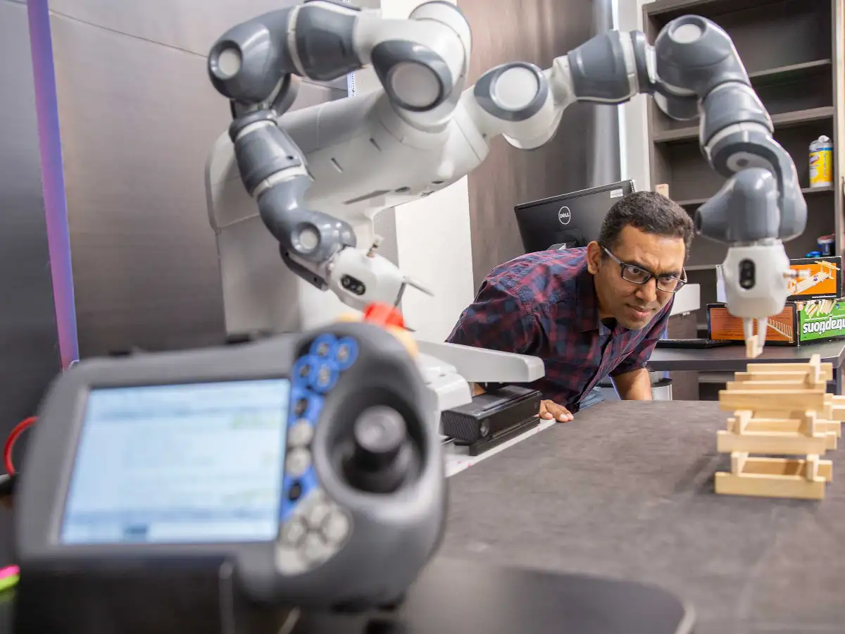 Por la inteligencia artificial, el 23% de los trabajos serán reconvertidos en los próximos cinco años