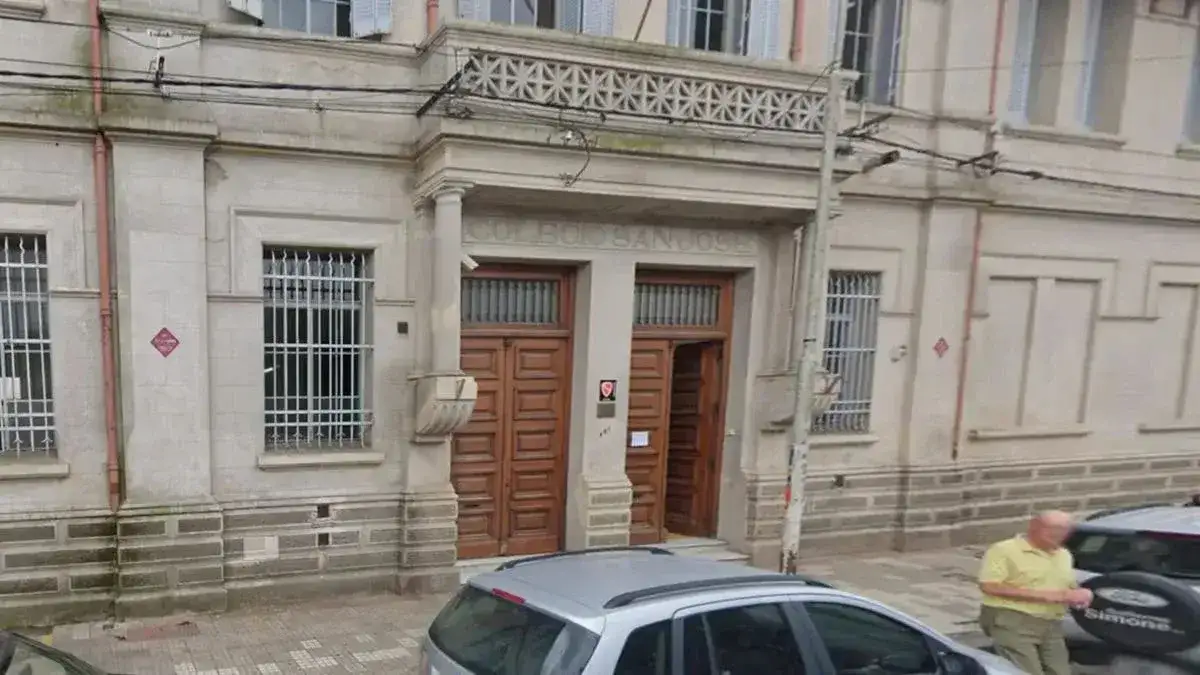 El docente debió recibir atención médica.