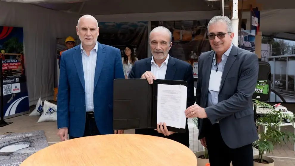 El Ministerio de Infraestructura y Servicios Públicos, Caminos de las Sierras y la Cámara Argentina de la Construcción Delegación Córdoba firmaron un convenio.