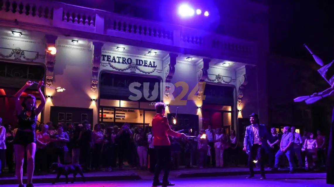 Festejos por el 33° aniversario de la recuperación del Teatro Ideal