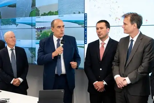 Francos lideró el anuncio de la licitación para la Hidrovía.