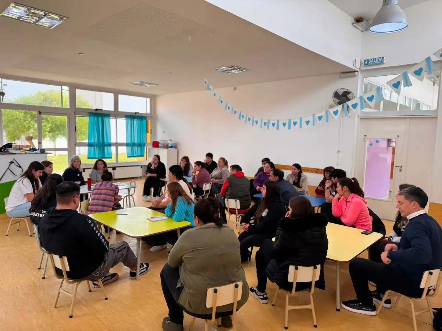 La iniciativa es coordinada por un equipo interdisciplinario que aborda las distintas dimensiones que atraviesan la infancia y los vínculos familiares. Foto: MVT