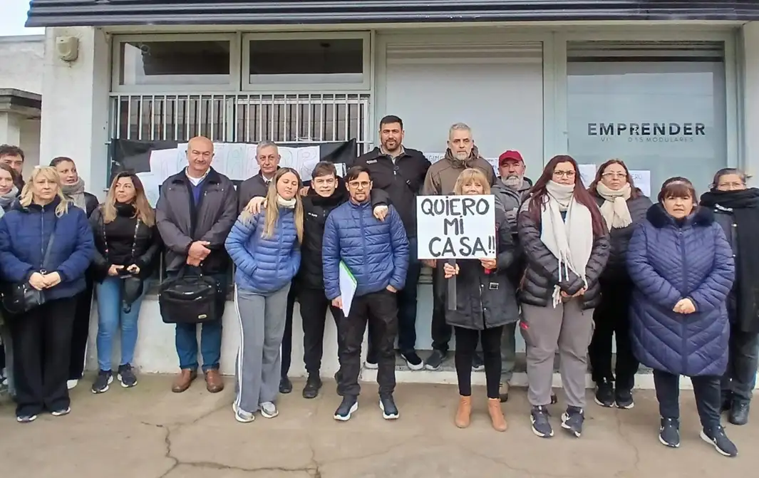 Manifestación frente al local donde funcionaba la empresa en Casilda.