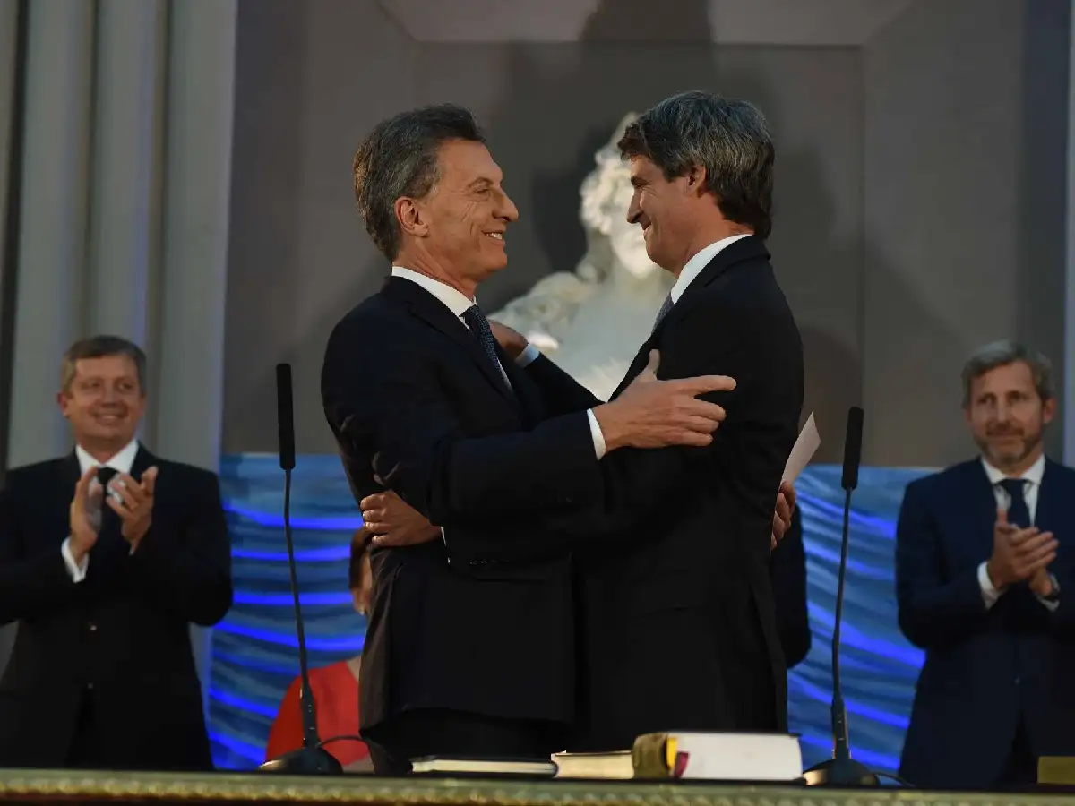 Macri echó a Prat Gay, pero el Gobierno dice que no cambiará su política económica