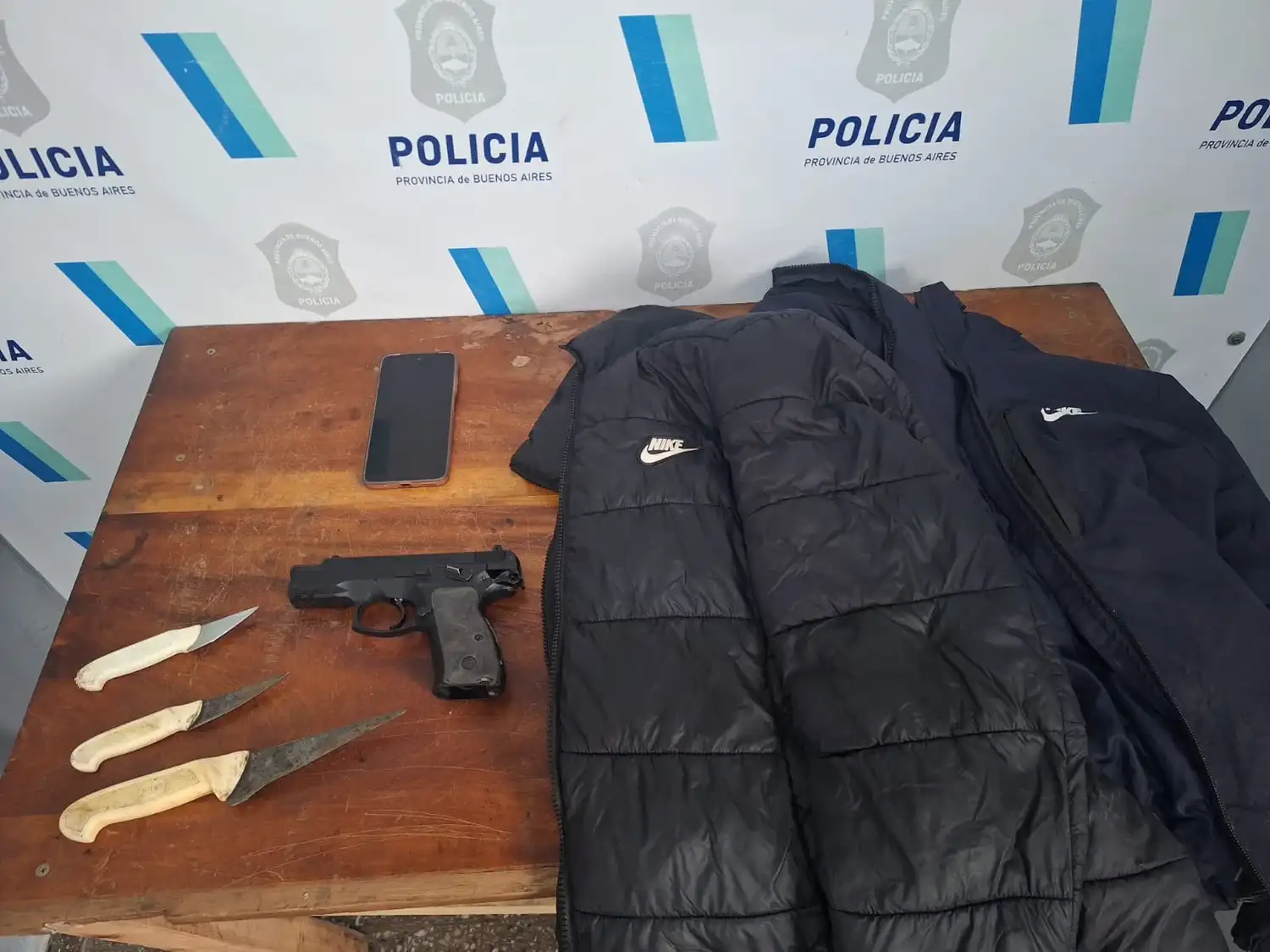 Allanamiento por robos de autos: cayó un sospechoso y secuestraron una réplica de pistola