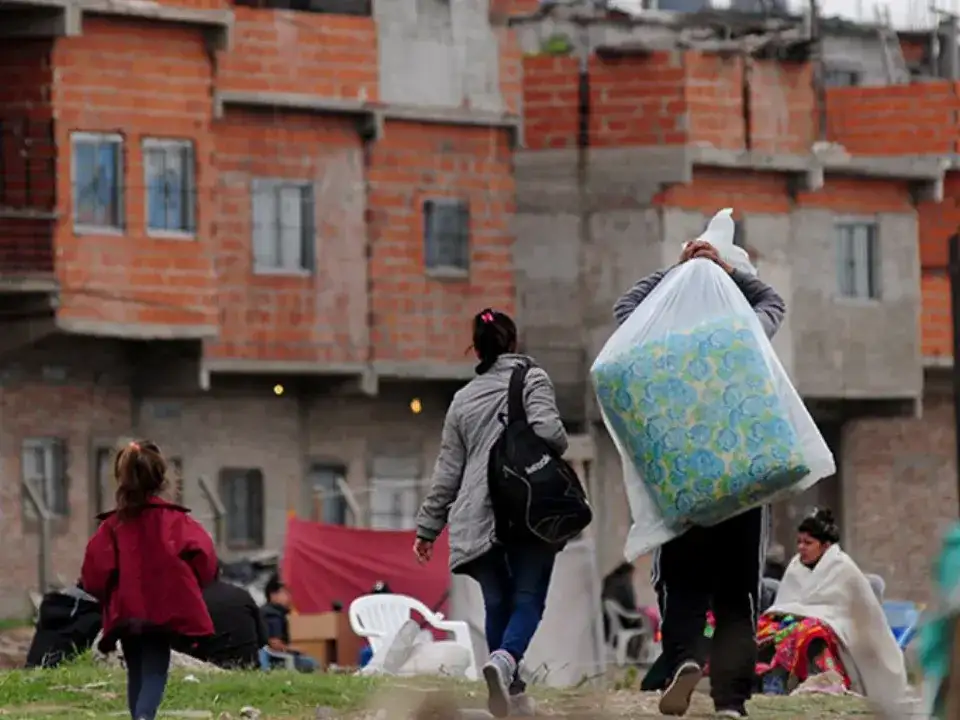 En la comparación interanual respecto al primer semestre del 2025, la tasa de pobreza descendió poco más de 7 puntos.