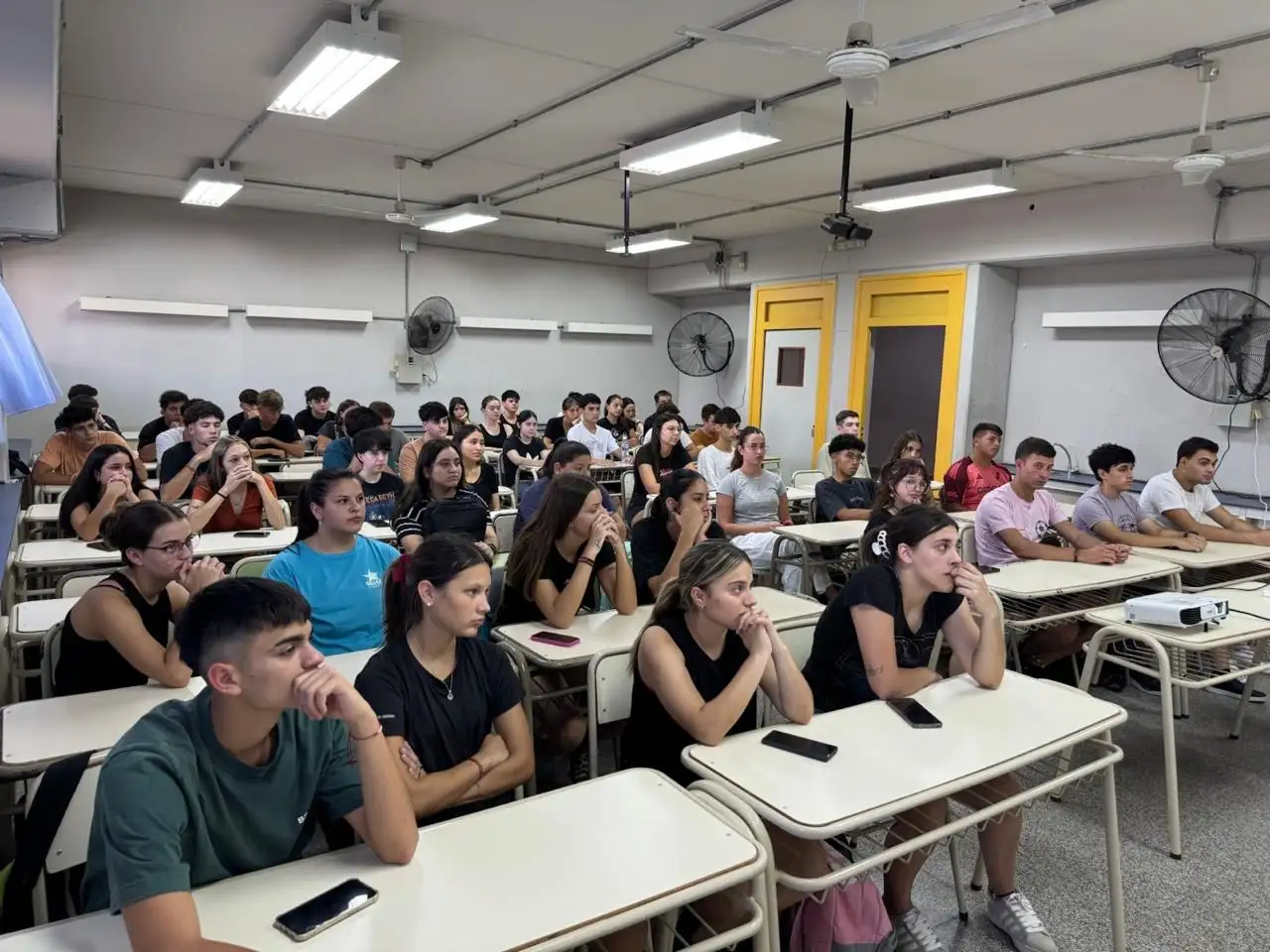Los estudiantes universitarios comenzaron su formación en el CRES