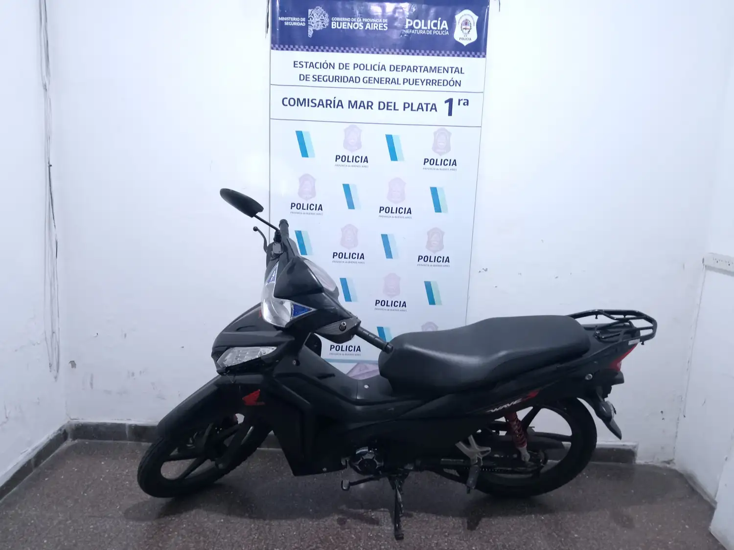 Dos menores detenidos tras robar una moto y huir por el centro