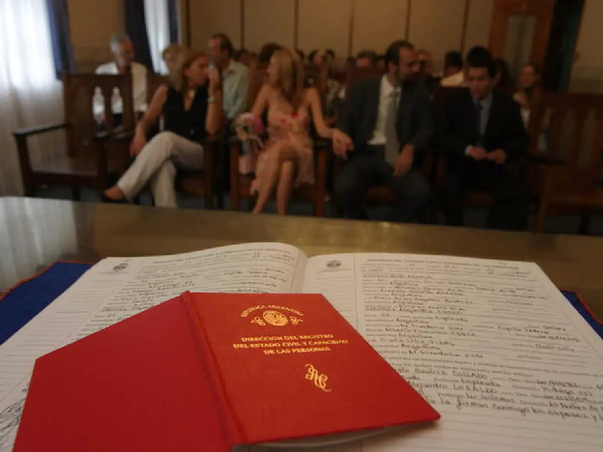 Más de 20 recién casados aun no tienen su libreta de familia 