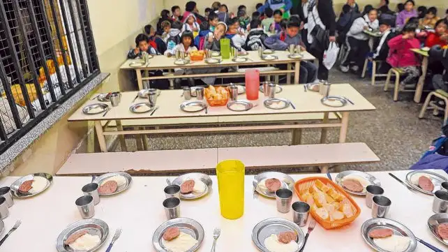 Hay escuelas donde piden abrir los comedores durante la noche
