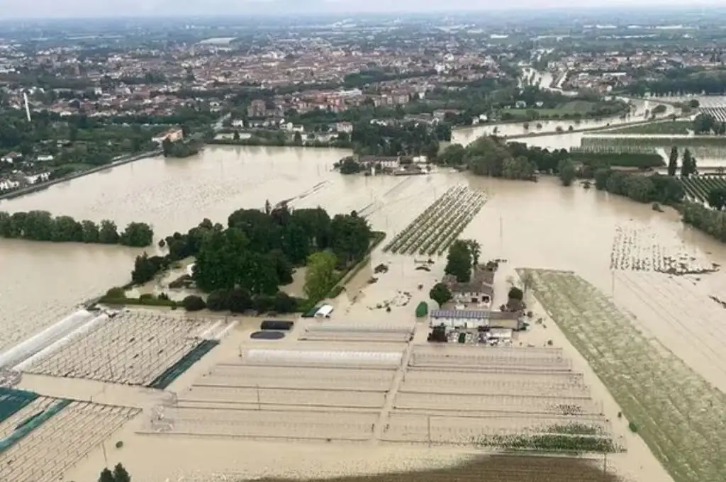 Al menos ocho muertos y miles de evacuados por las inundaciones en Italia