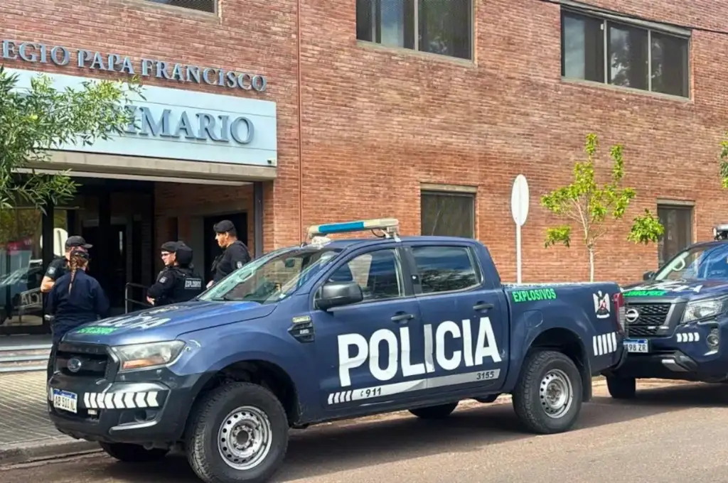 Las autoridades activaron un operativo en todos los edificios de la UCA. (Foto: Matías Pascualetti/ gentileza Radio Nihuil).