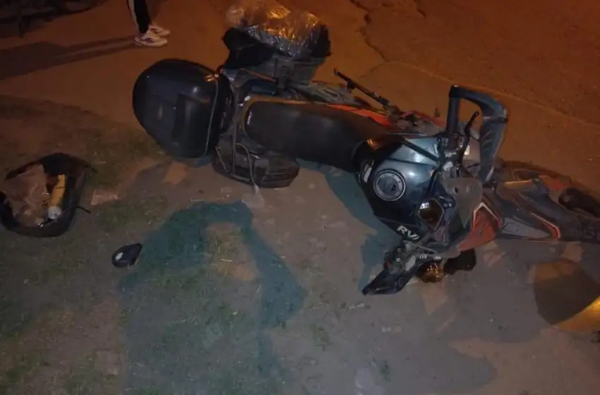 Iba en moto, chocó y se fracturó el tobillo: al auto lo secuestraron por no tener papeles