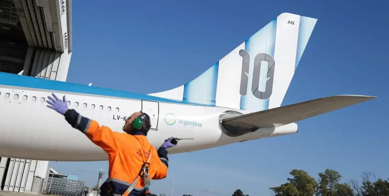 El Mundial generó un impulso temporal en los viajes aéreos y la elección de Norteamérica como destino, pero la tendencia general de menos viajes al exterior persiste, posiblemente debido a factores económicos, la pérdida de capacidad de ahorro y la competencia turística interna. Foto: REUTERS / Francisco Loureiro.