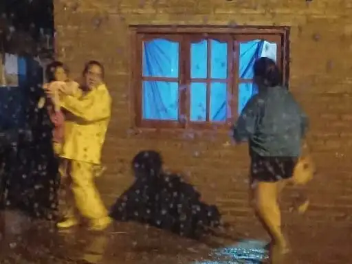 Familias tuvieron que ser asistidas durante el temporal.