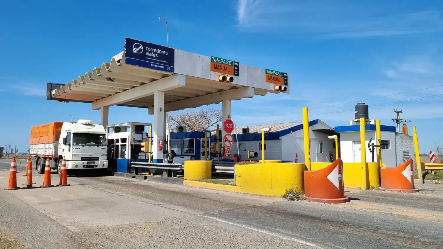 La cabina de peaje de Devoto a un paso de su cierre definitivo.