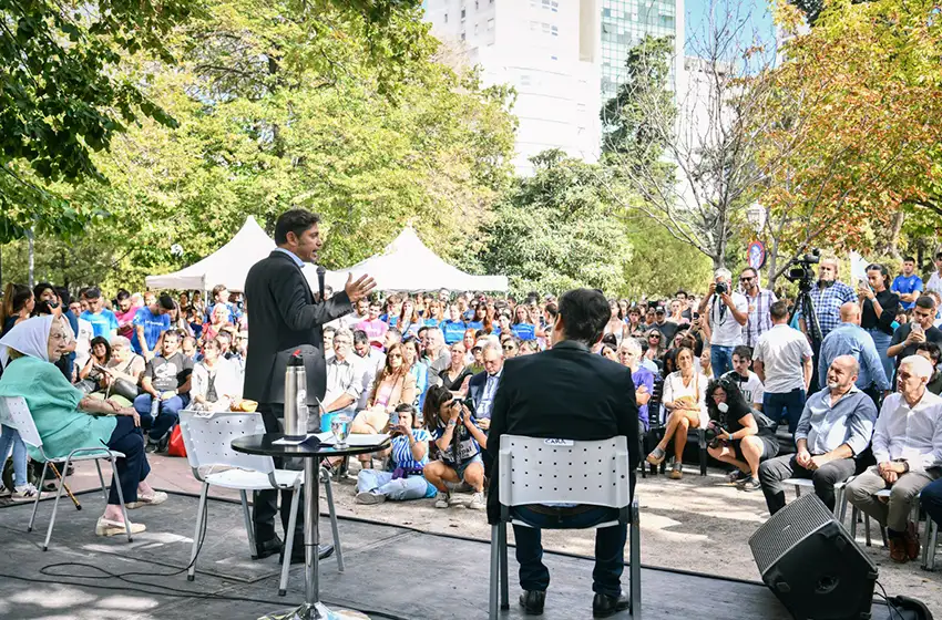 Kicillof homenajeó a las Madres y Abuelas de Plaza de Mayo en La Plata