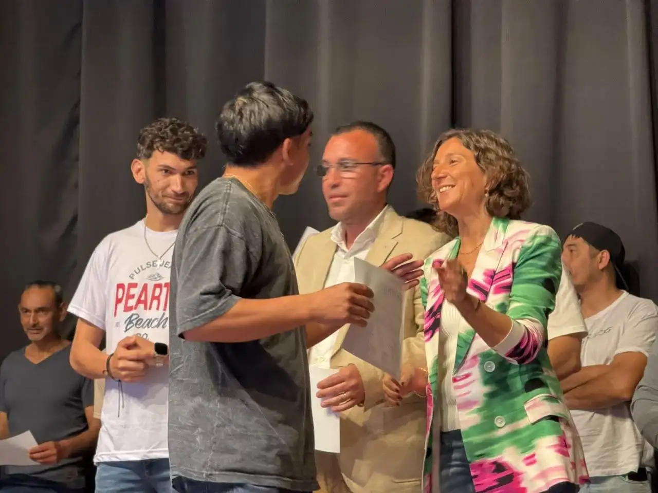 La senadora entregó los diplomas.