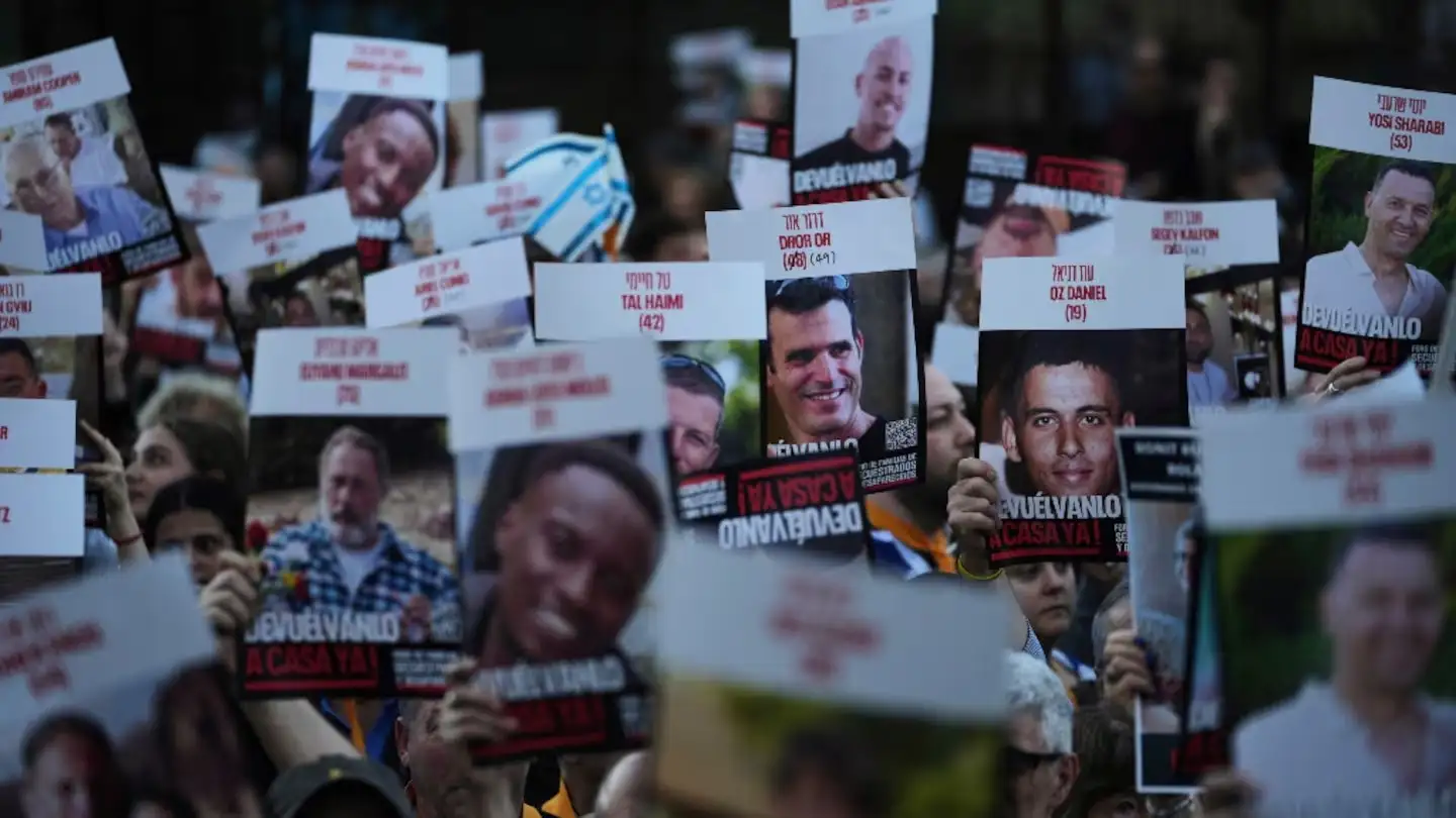 Se estima que 48 rehenes siguen secuestrados en Gaza y una veintena de ellos estarían con vida. (Foto: AP)