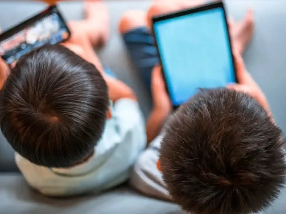 Aconsejan controlar el tiempo de las infancias frente a las pantallas electrónicas 