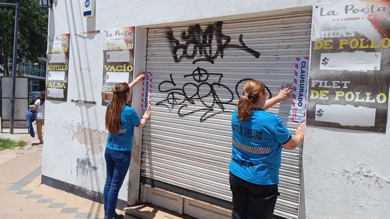 Personal de la Secretaría de Control procedió a la clausura preventiva.