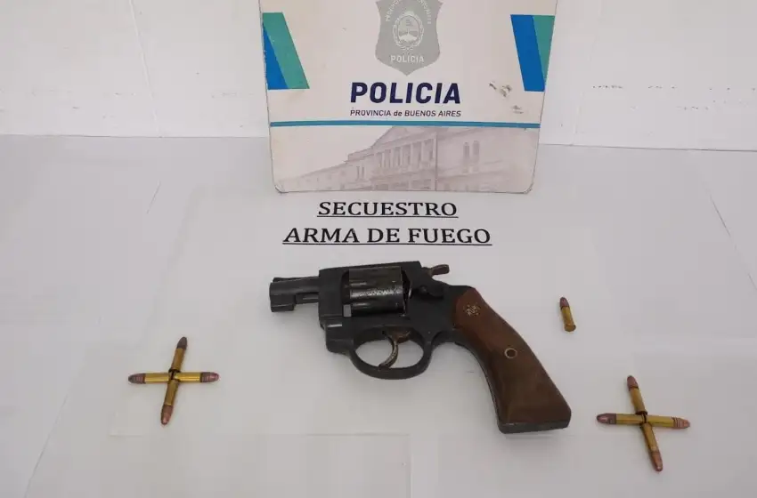 Amenazó armado a sus vecinos pero salió corriendo cuando vino la policía