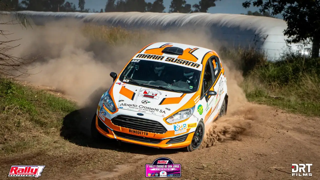 La dupla conformada por Maximiliano Airaudo y Julián Rebola ultiman detalles en su Ford Fiesta Kinetic N3 junto al Benedetto Competición para llegar de la mejor manera a la carrera.
