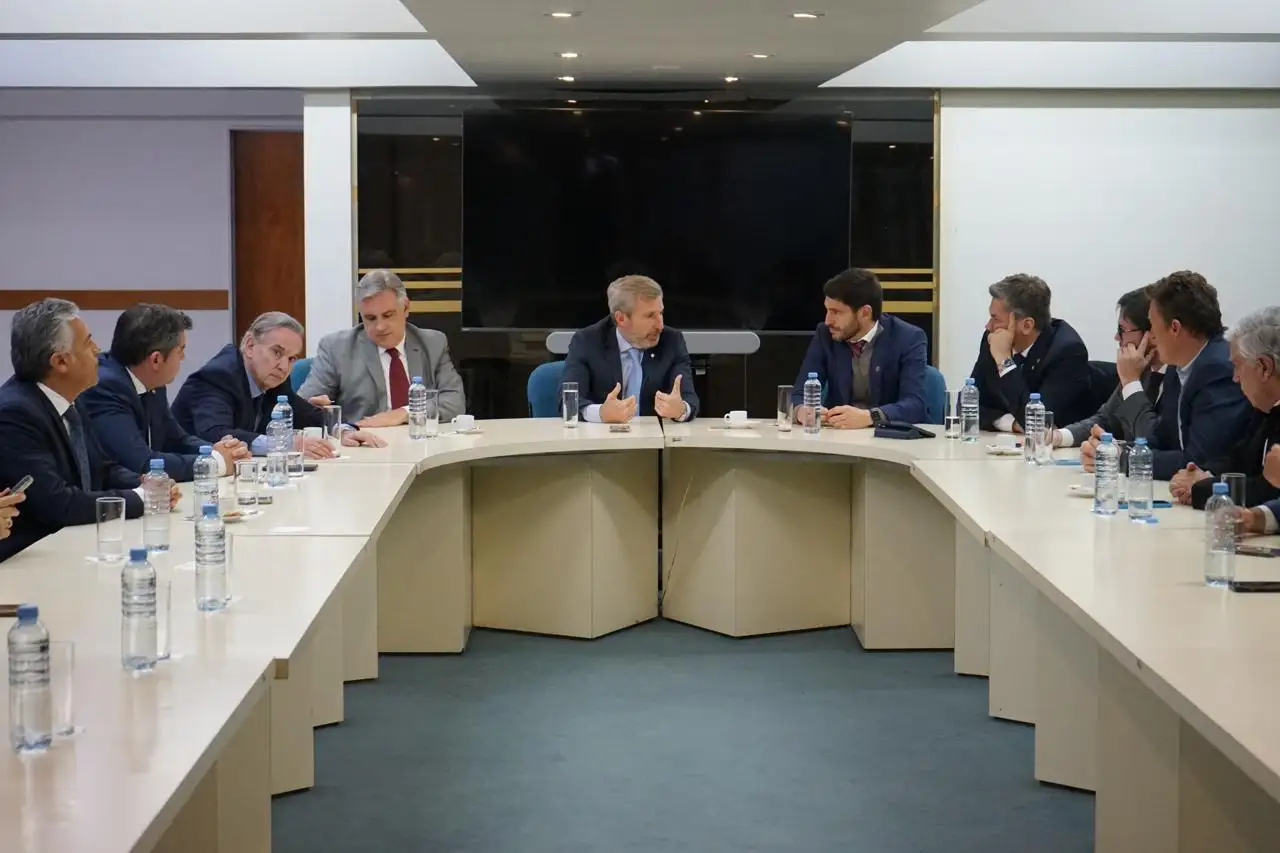 Reunión en Buenos Aires con legisladores y gobernadores.