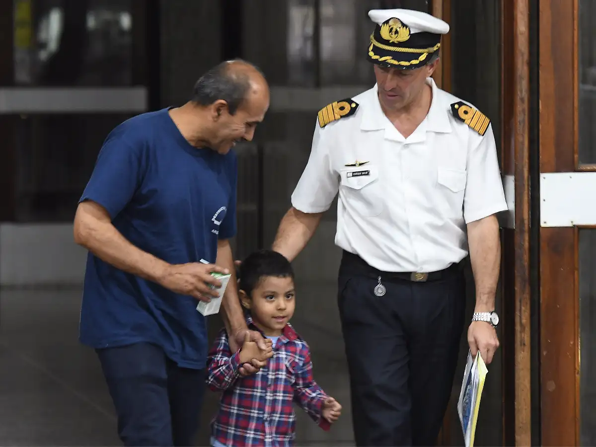 Submarino: investigan tres puntos de "contacto" a distintas profundidades 