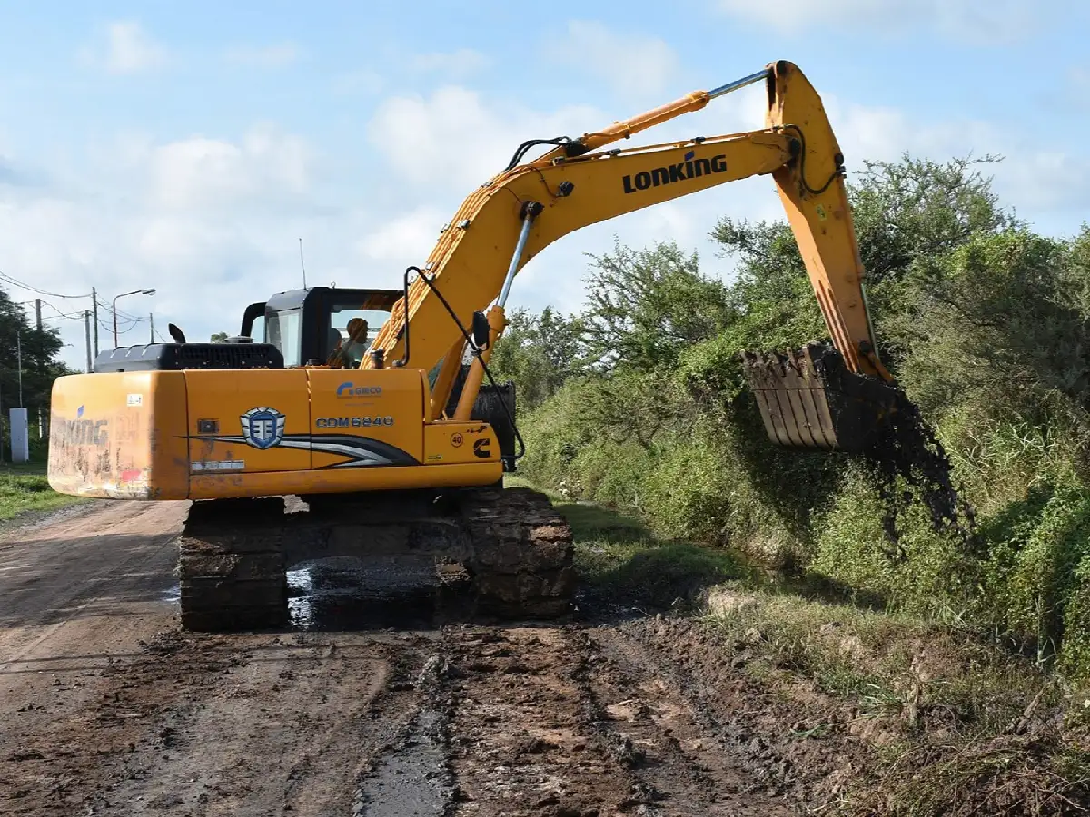 Devoto: municipio avanzó en la limpieza de canales Este y Saavedra        