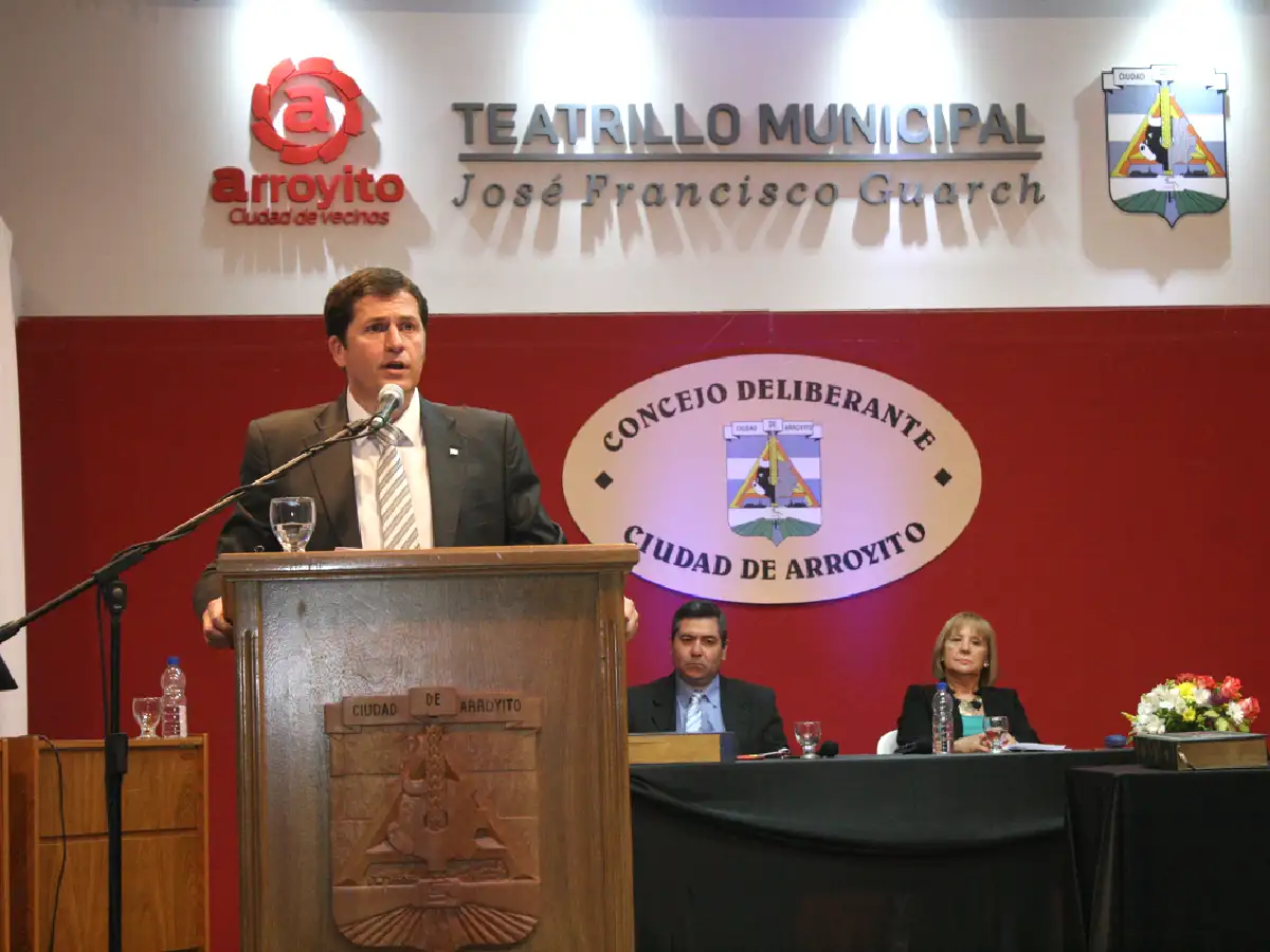 Arroyito: Cravero anunció más  viviendas, cloacas en el  sector sur y desagües 