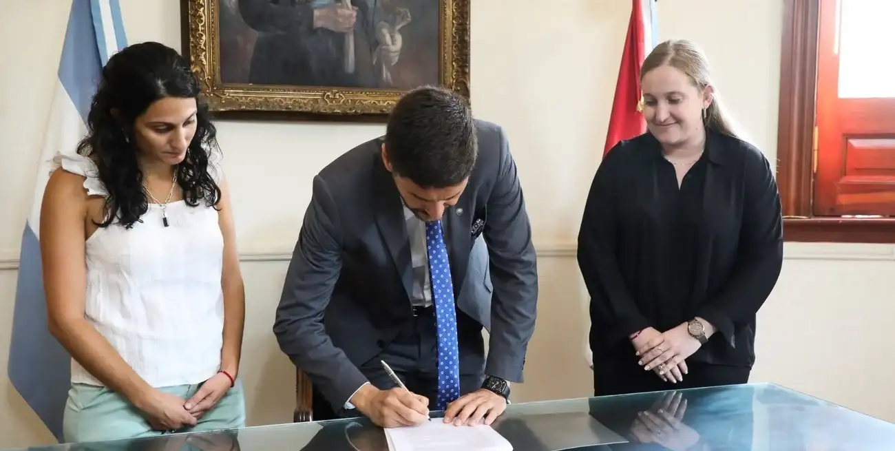 El decreto fue firmado el jueves por el gobernador Pullaro.