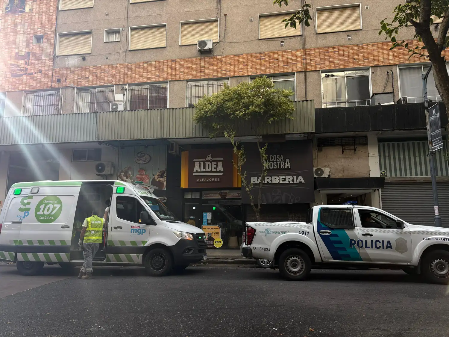 Según relataron algunos residentes del lugar, ante gritos y ruidos dieron aviso a la policía.