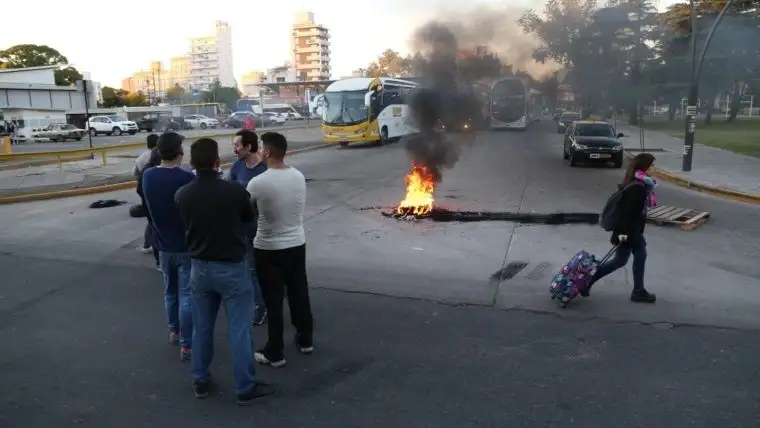 Asesinaron a un taxista en Rosario y paran hasta el viernes