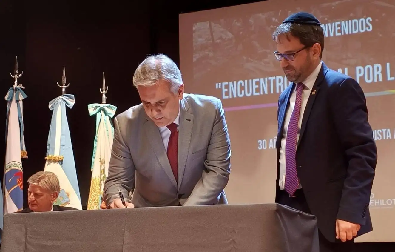 El gobernador participó del Encuentro Federal por la Memoria, organizado por Federación de Comunidades Judías de la República Argentina.